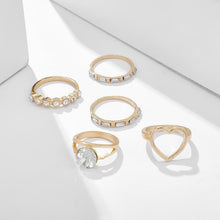 Load image into Gallery viewer, Heart Shaped Diamond Ring Set
